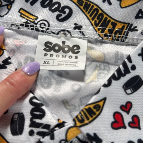 NHL Pittsburgh Penguin Men’s button down short sleeve shirt.  Size XL NWOT - Picture 4 of 5